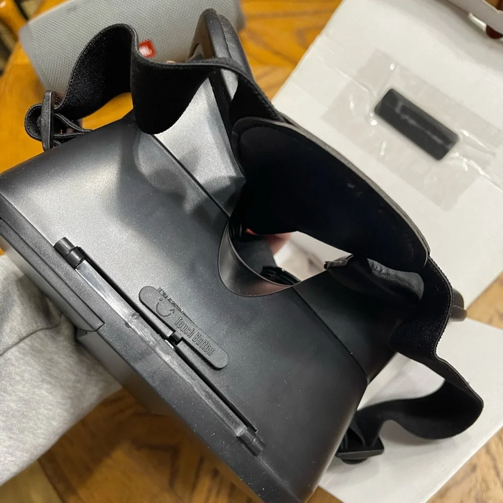 Virtual reality headset